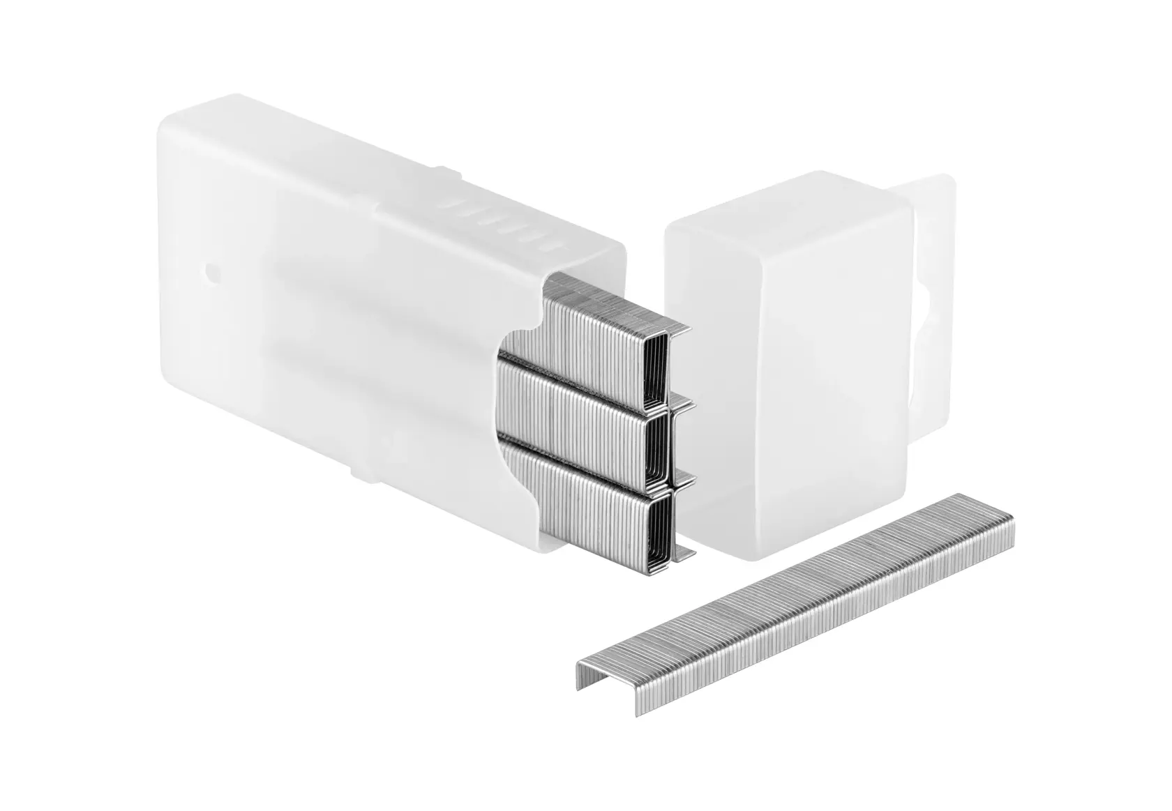 STANLEY 1-TRA202T Packung silberner Heftklammern in weißer Kunststoffbox, schräg auf weißem Hintergrund.